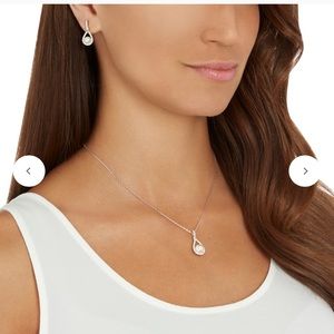 Brand new Swarovski Enlace Set